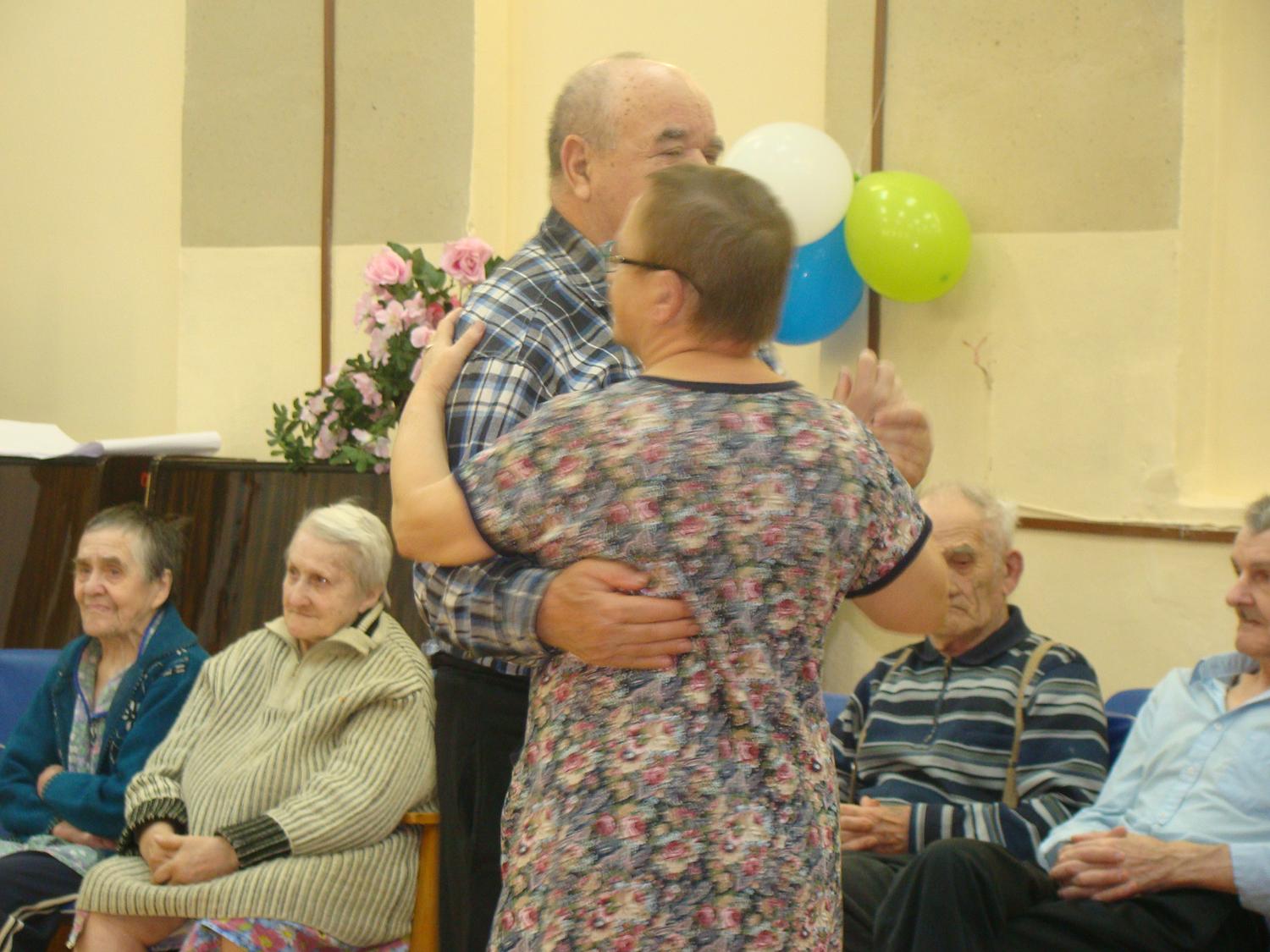 В Вышневолоцком доме-интернате для престарелых и инвалидов 16 октября 2017 года прошел вечер отдыха под названием "Пой вместе с нами, танцуй вместе с нами"
itemprop=