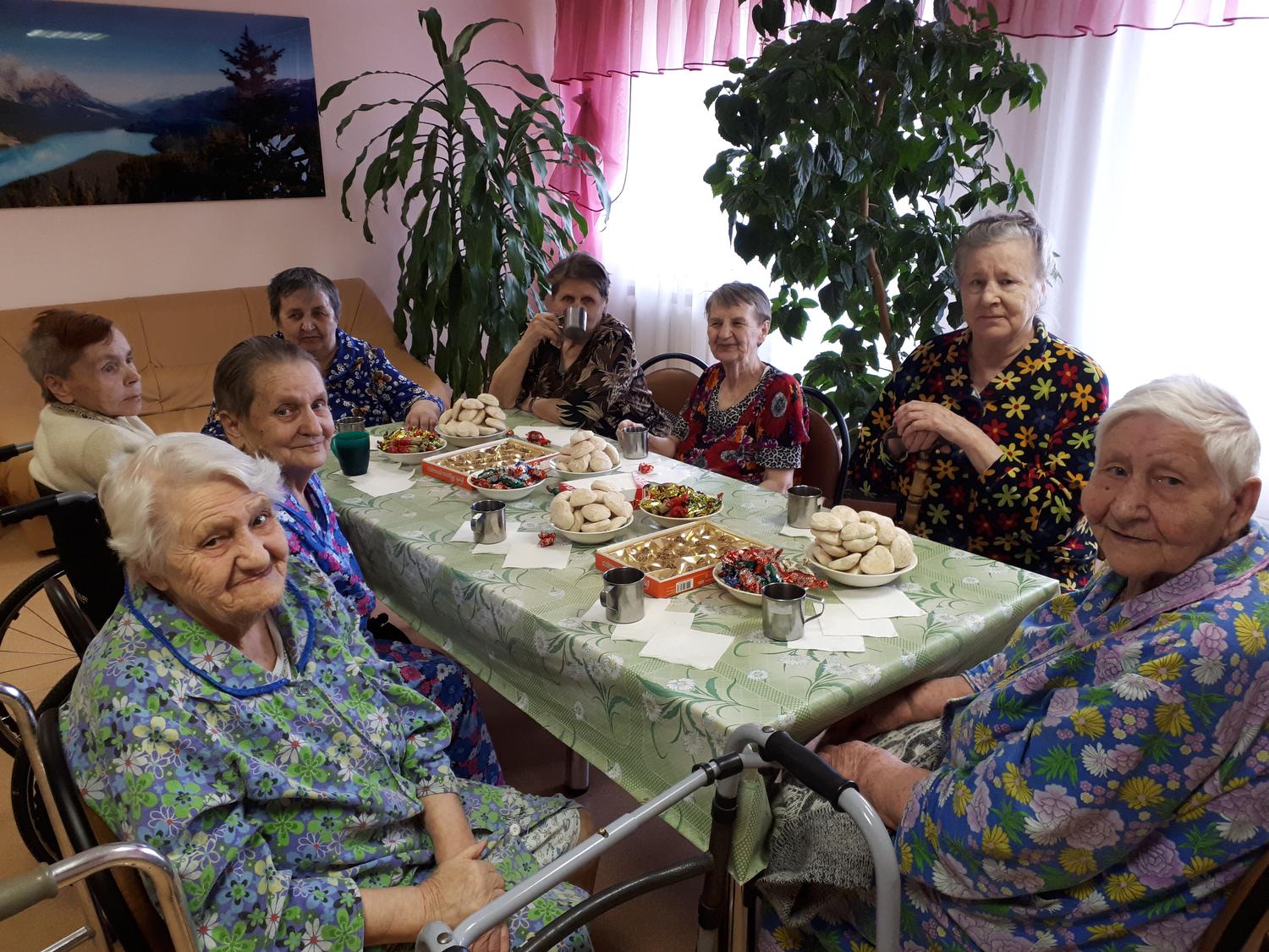 В вышневолоцком доме-интернате для престарелых и инвалидов организовано чаепитие, посвященное празднованию Дня Победы
itemprop=